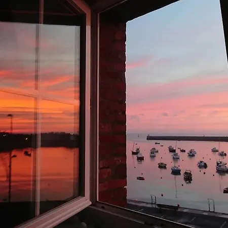 Appartementde Charme En Duplex Face Au Port De Apartament Barfleur