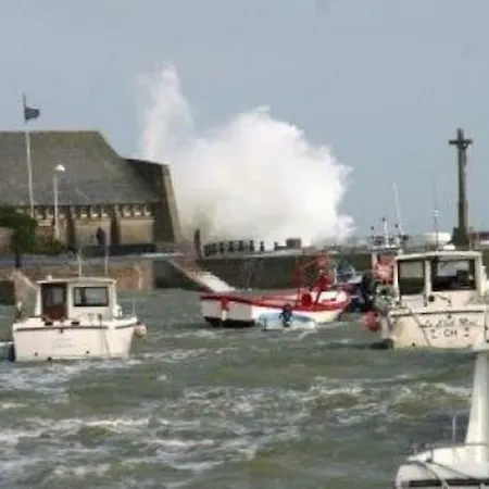 דירה Appartementde Charme En Duplex Face Au Port De *