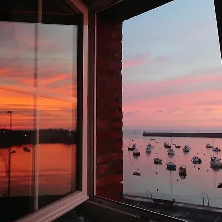 Appartementde Charme En Duplex Face Au Port De *