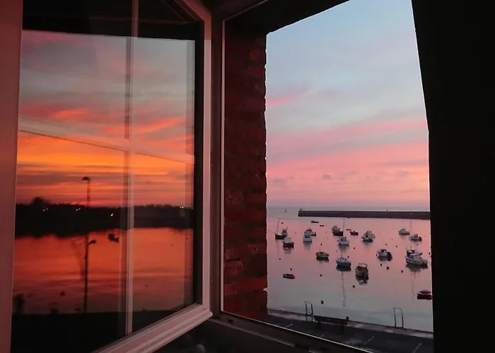 Appartementde Charme En Duplex Face Au Port De *