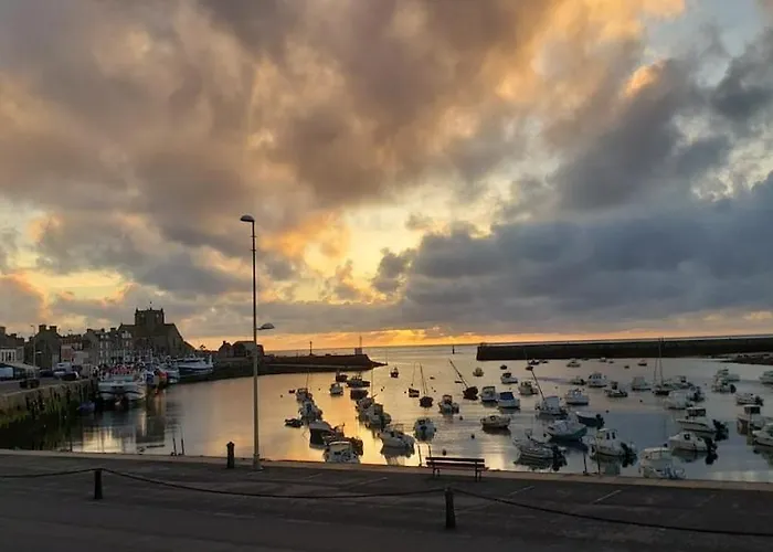 Appartementde Charme En Duplex Face Au Port De Apartment Barfleur