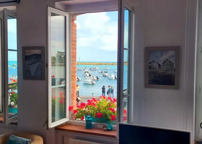 Apartment Appartementde Charme En Duplex Face Au Port De Barfleur